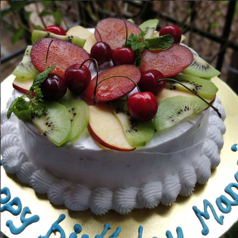 Fruit topping cake