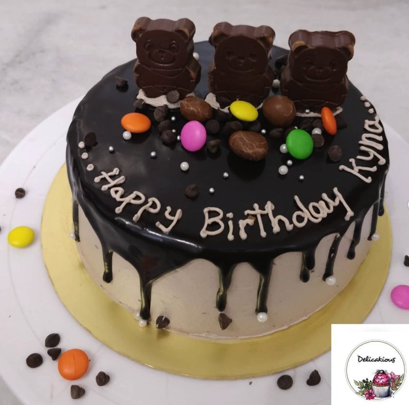 Teddy bear chocolate cake